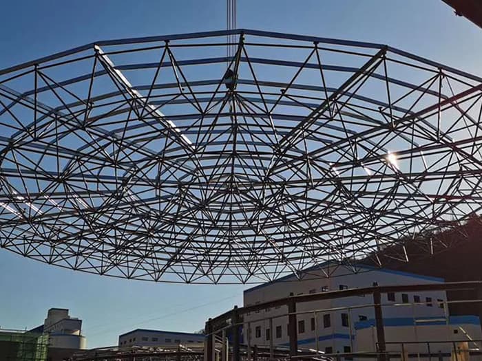 龙井螺栓球网架工程施工现场